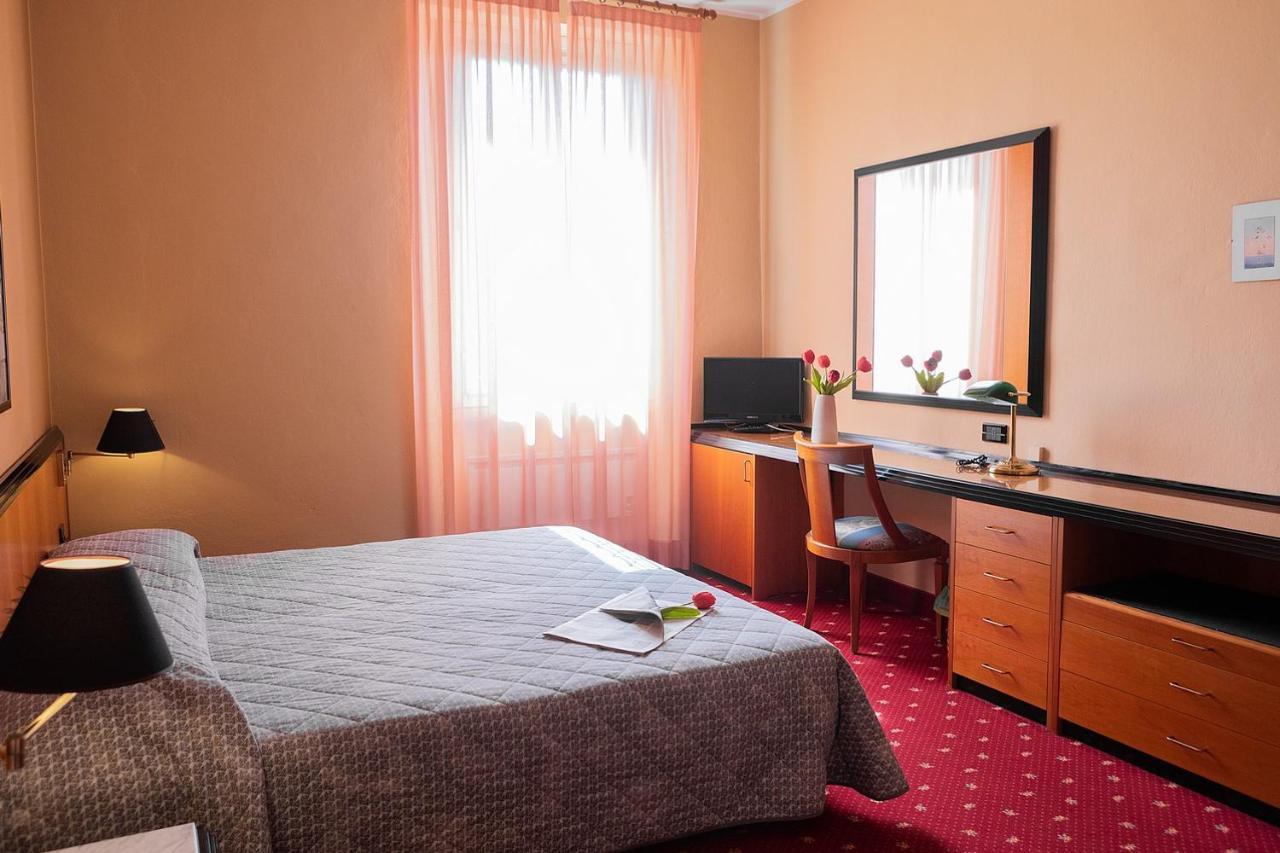 Hotel Milano Pool & Garden Salice Terme Zewnętrze zdjęcie