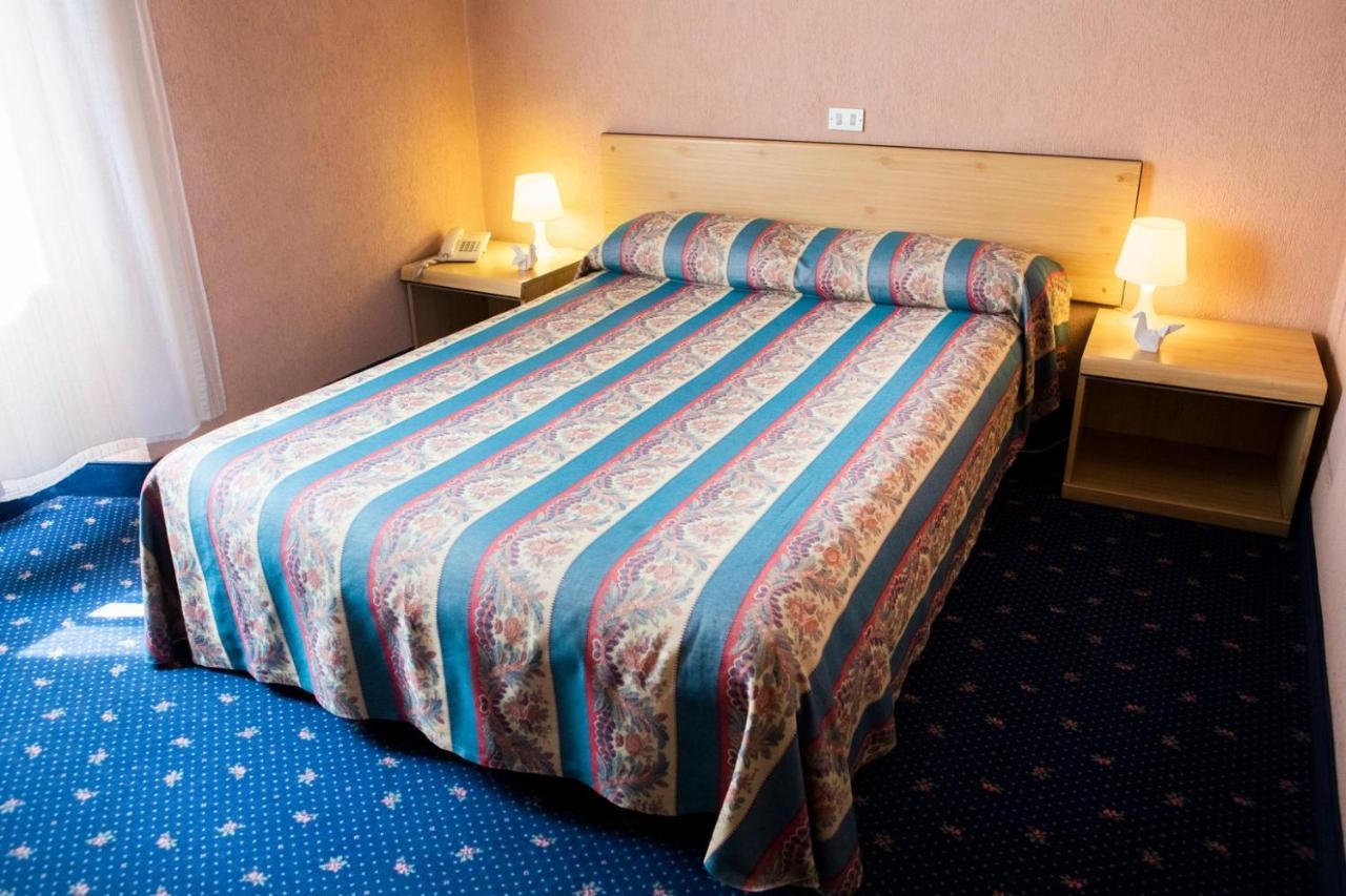 Hotel Milano Pool & Garden Salice Terme Zewnętrze zdjęcie