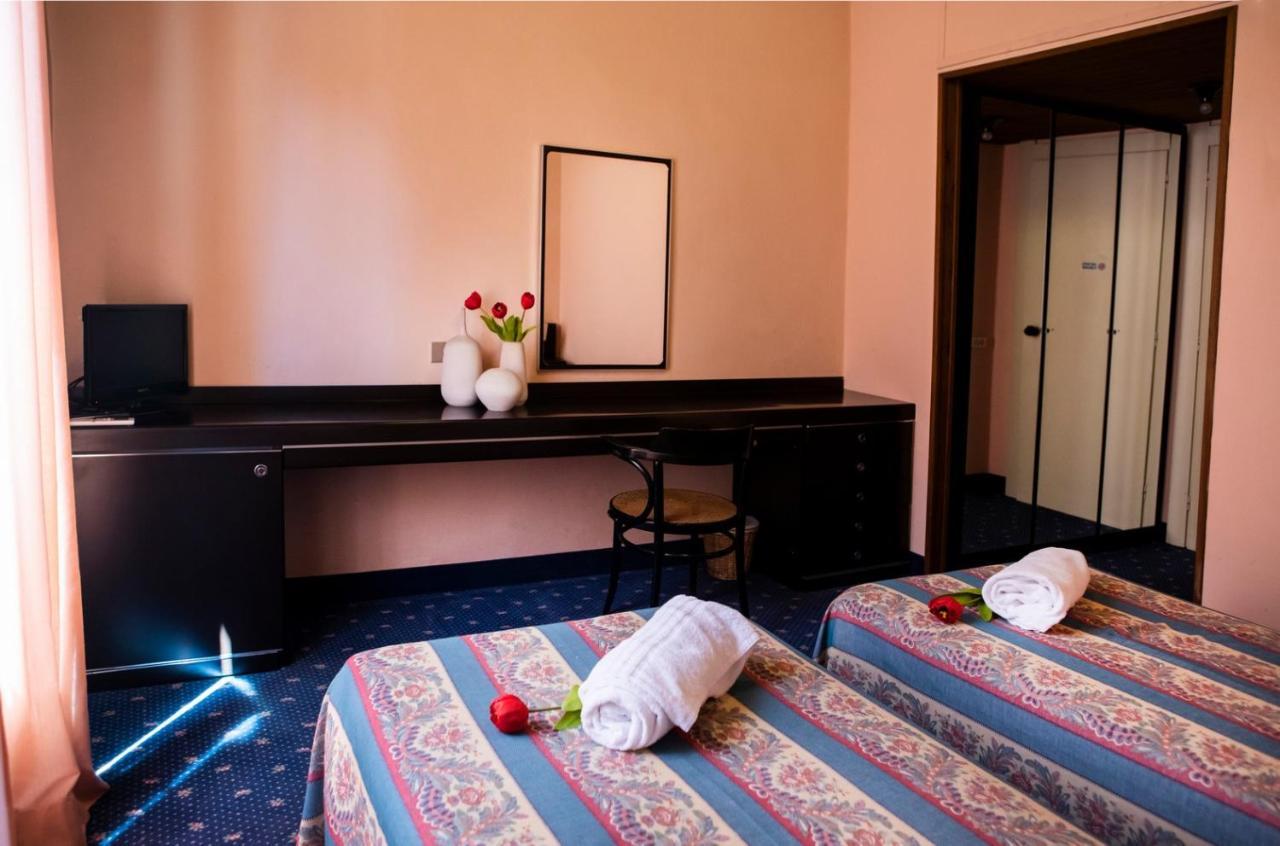 Hotel Milano Pool & Garden Salice Terme Zewnętrze zdjęcie