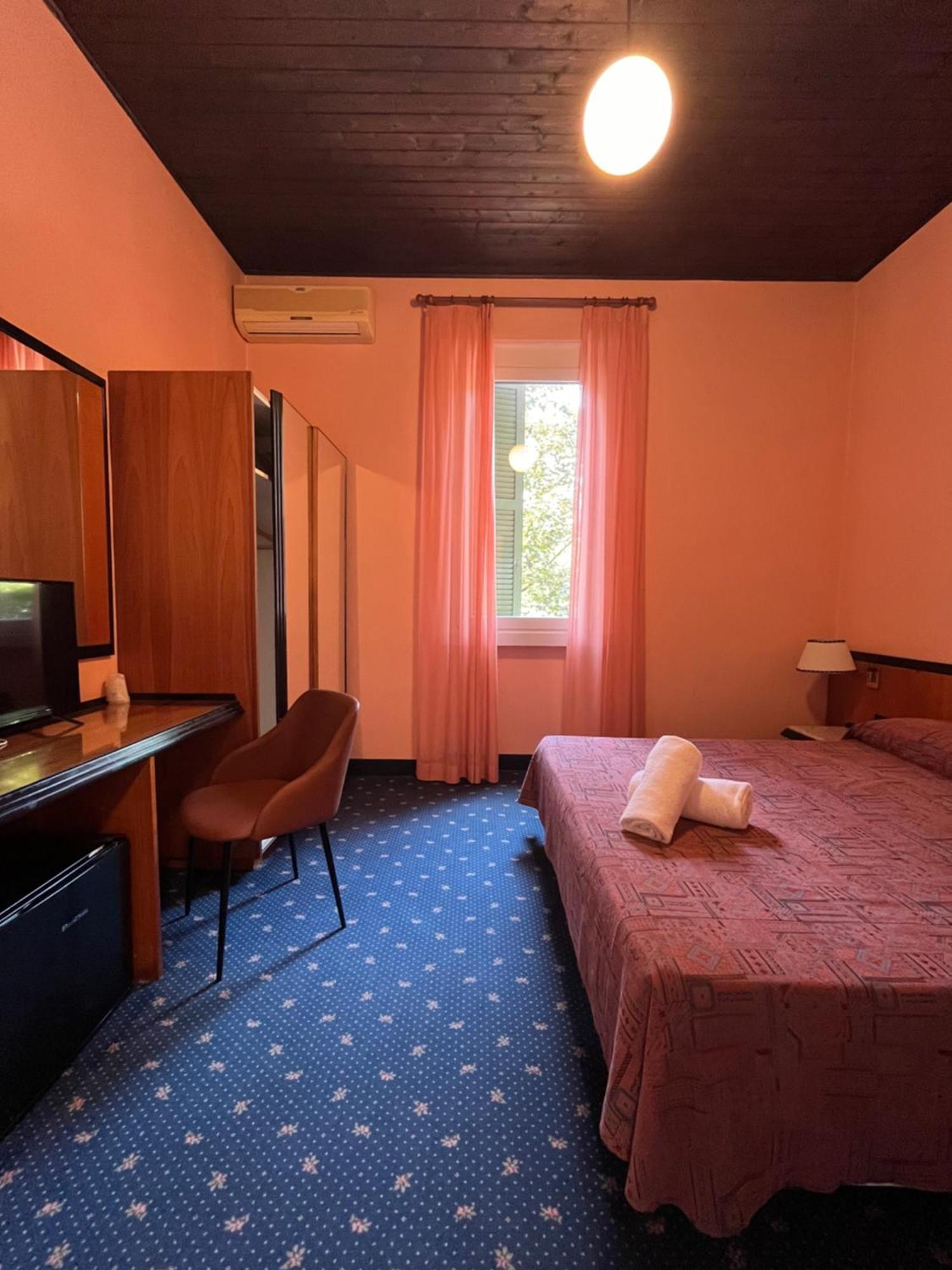 Hotel Milano Pool & Garden Salice Terme Zewnętrze zdjęcie
