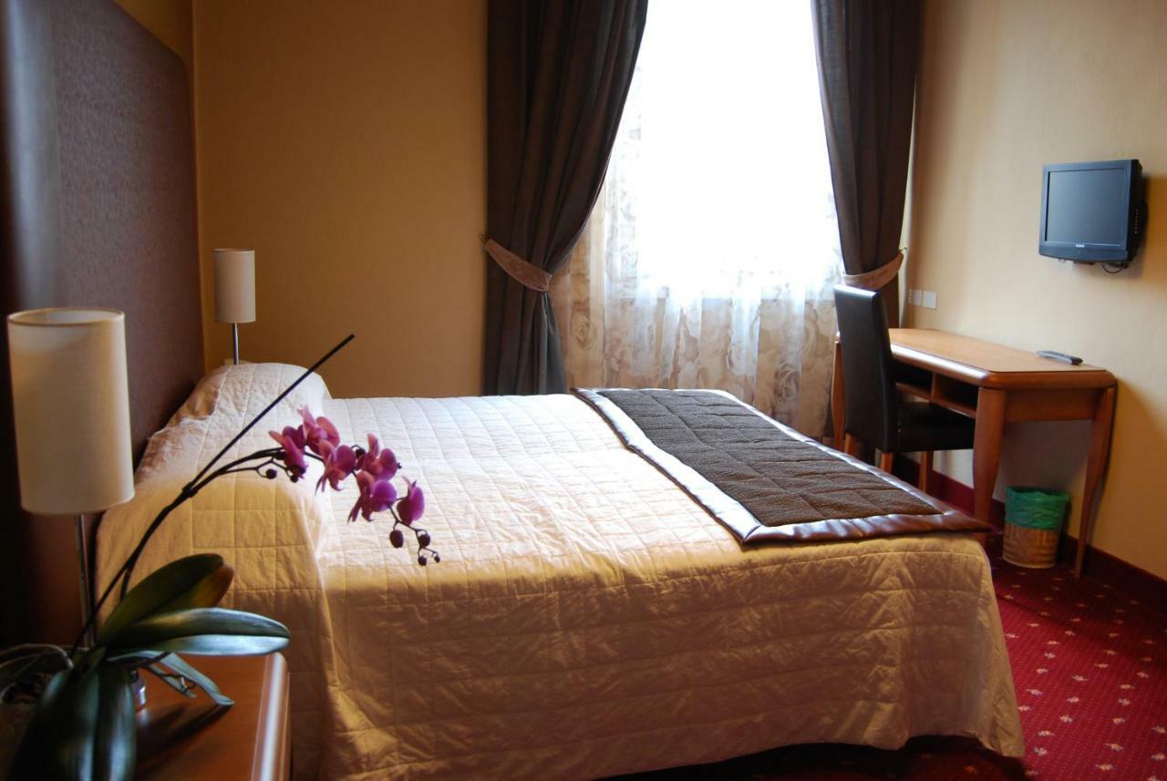 Hotel Milano Pool & Garden Salice Terme Zewnętrze zdjęcie